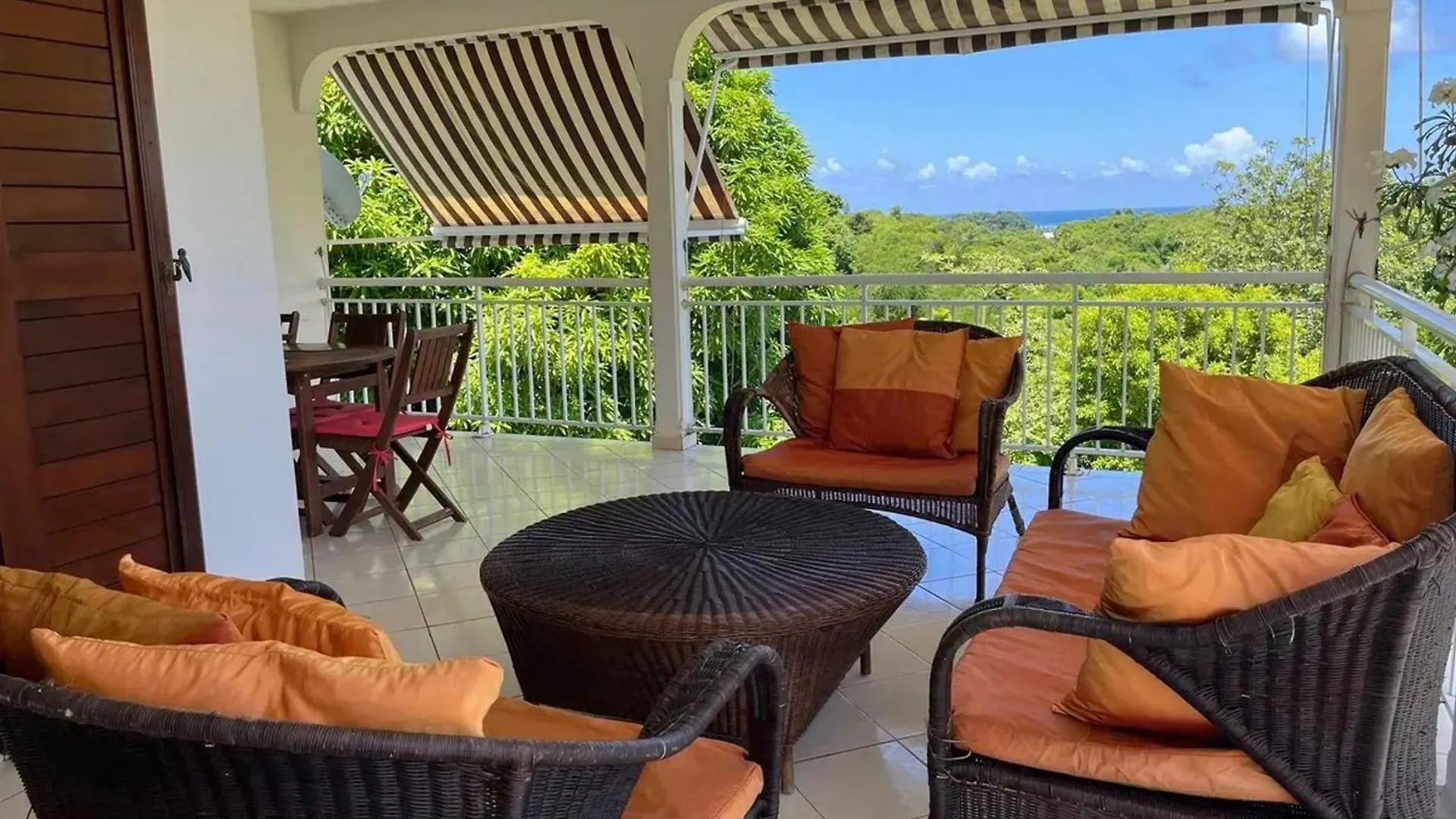 Maison Confortable Avec Vue Sur La Mer A Sainte-Anne